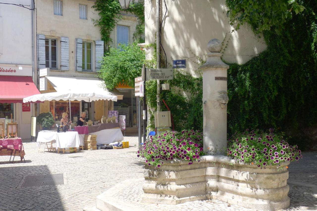 Maison Le Neuf Tarascona Esterno foto